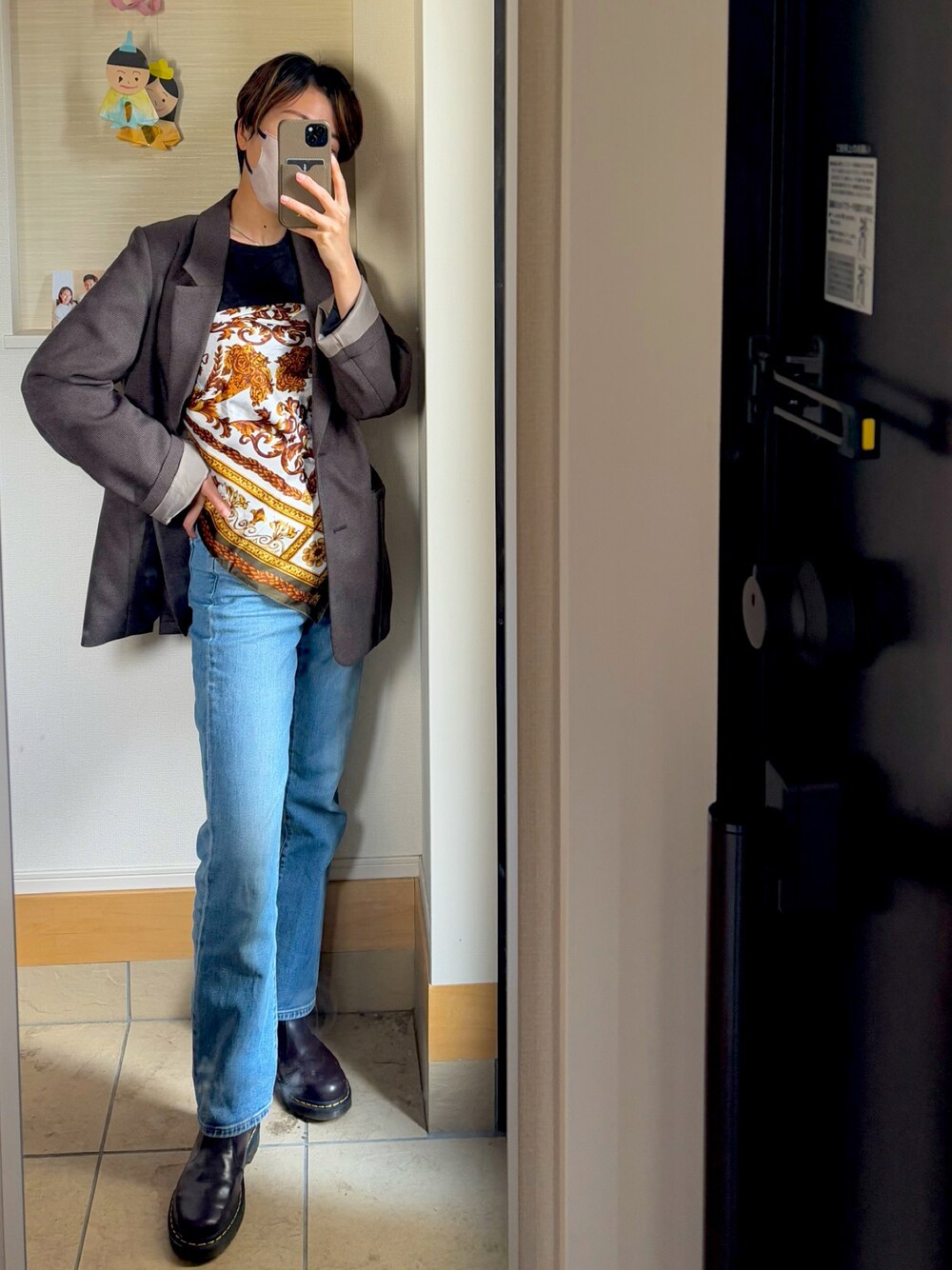 「今日のコーデ、ロンT、プチプラ、スカーフアレンジ、スカーフ、ビスチェ、ジャケット」｜「UNIQLOのアイテム（Tシャツ/カットソー、ブラック系）」を使った、KOTAさん（レディース・162cm）の春コーディネートの1枚目の写真