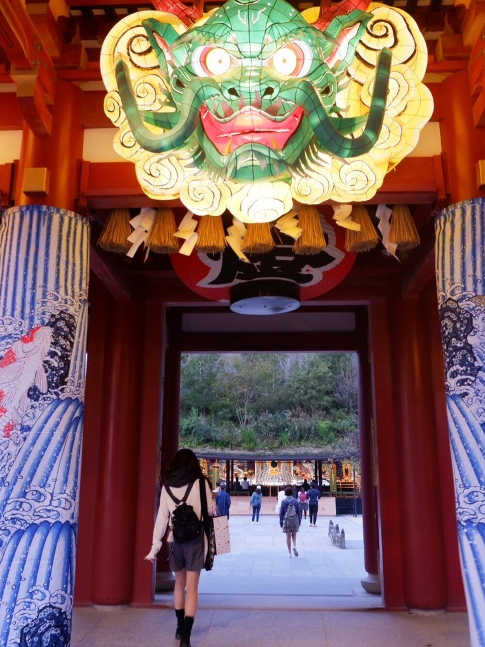 「休日スタイル、秋カラー、秋、ソックスブーツ、ミニスカート、ミニリュック、ブーツ、モノトーン、旅行、marimekko、emmi、mystic、ootd、155cm、低身長」｜「ap retroのストライプデザイン指穴トップス（Tシャツ/カットソー、ホワイト系）」を使った、はるなんさん（レディース・155cm）の秋コーディネートの1枚目の写真