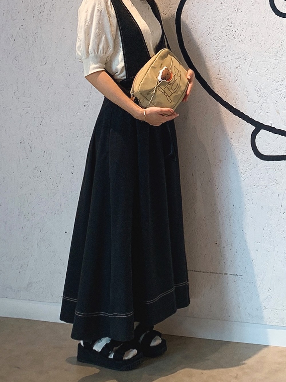 「休日コーデ、お出かけコーデ、低身長コーデ、お洒落さんとつながりたい、サンダルコーデ、サンダル×靴下、ootd、miffy、おしゃれさんと繋がりたい」｜「natural coutureの配色ステッチ2WAYジャンスカ（ワンピース、ブラック系）」を使った、はるなんさん（レディース・155cm）の夏コーディネートの1枚目の写真