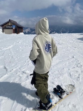 「HUF（ハフ）のアイテム」を使った、u  さん（レディース・152cm）の冬コーディネート