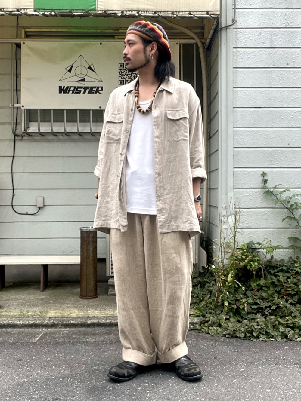 「vintage、ヴィンテージ、レゲエ、レイヤードスタイル、タム、ネックレス、オープンカラーシャツ、リネンシャツ、リネンパンツ、サイドゴアブーツ」｜「us navyのアイテム（ブーツ、ブラック系）」を使った、&GOMAさん（メンズ・171cm）の夏コーディネートの1枚目の写真