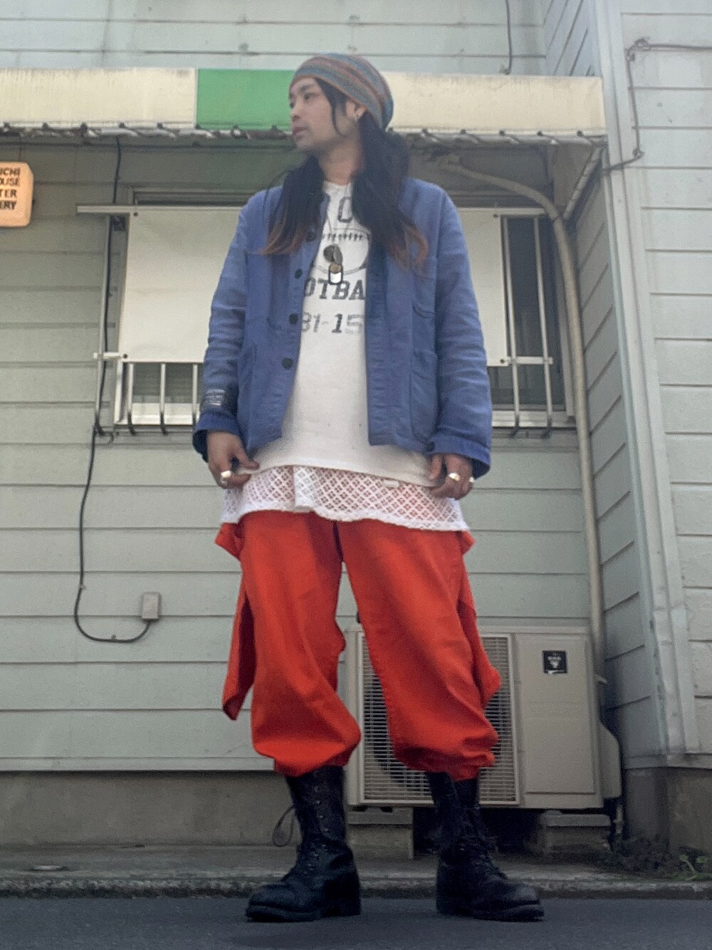 「vintage、ヴィンテージ、ニット帽、フレンチワーク、モールスキン、フットボールTシャツ、つなぎ、ブーツ、レイヤードスタイル」｜「us armyのアイテム（ブーツ、ブラック系）」を使った、&GOMAさん（メンズ・171cm）の春コーディネートの1枚目の写真