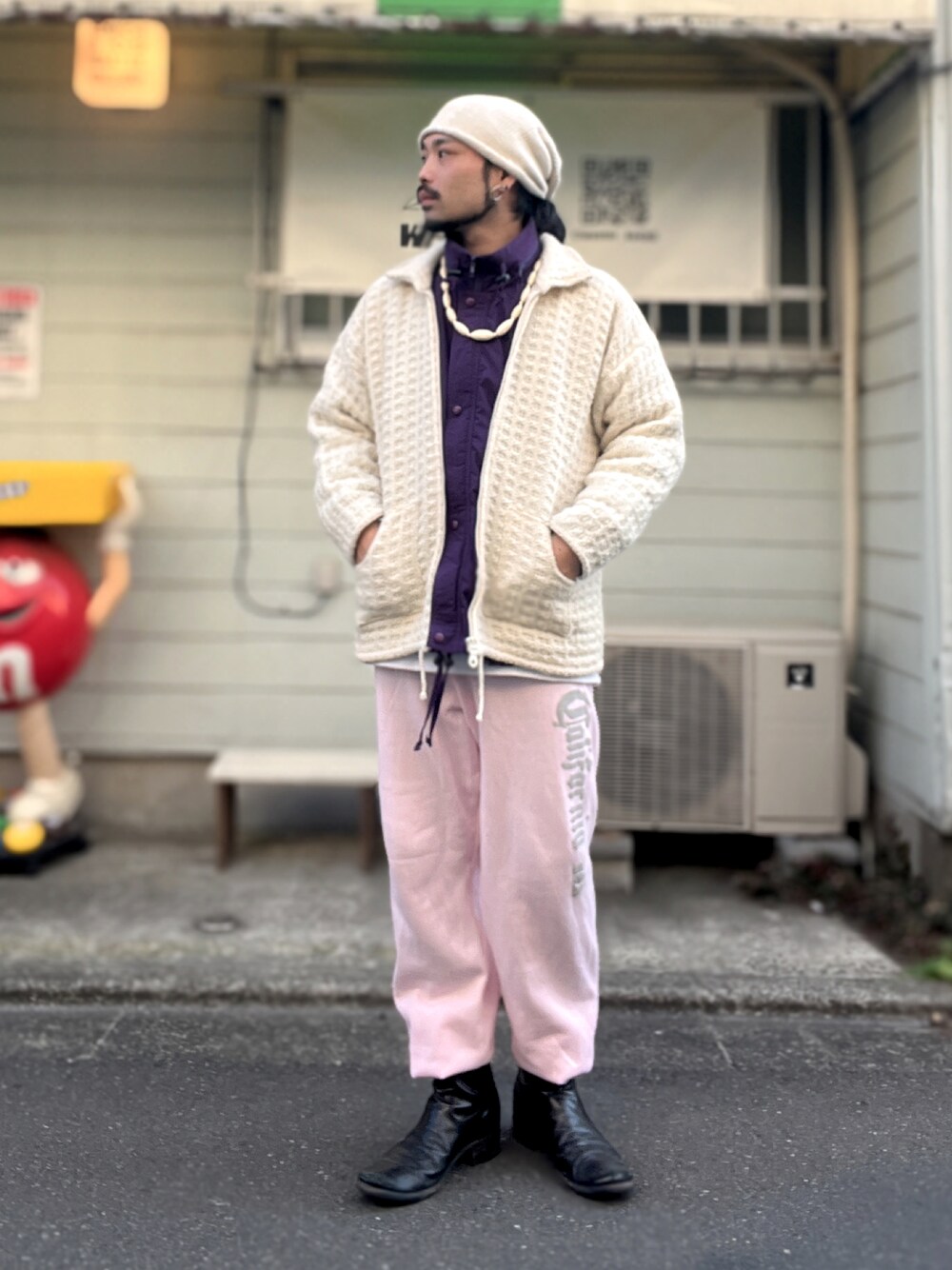 「ヴィンテージ、vintage、ニット帽、ネックレス、エクアドルニット、エルエルビーン、ナイロンジャケット、スウェットパンツ、ブーツ、レイヤードスタイル」｜「PREMIATAのアイテム（ブーツ、ブラック系）」を使った、&GOMAさん（メンズ・171cm）の冬コーディネートの1枚目の写真