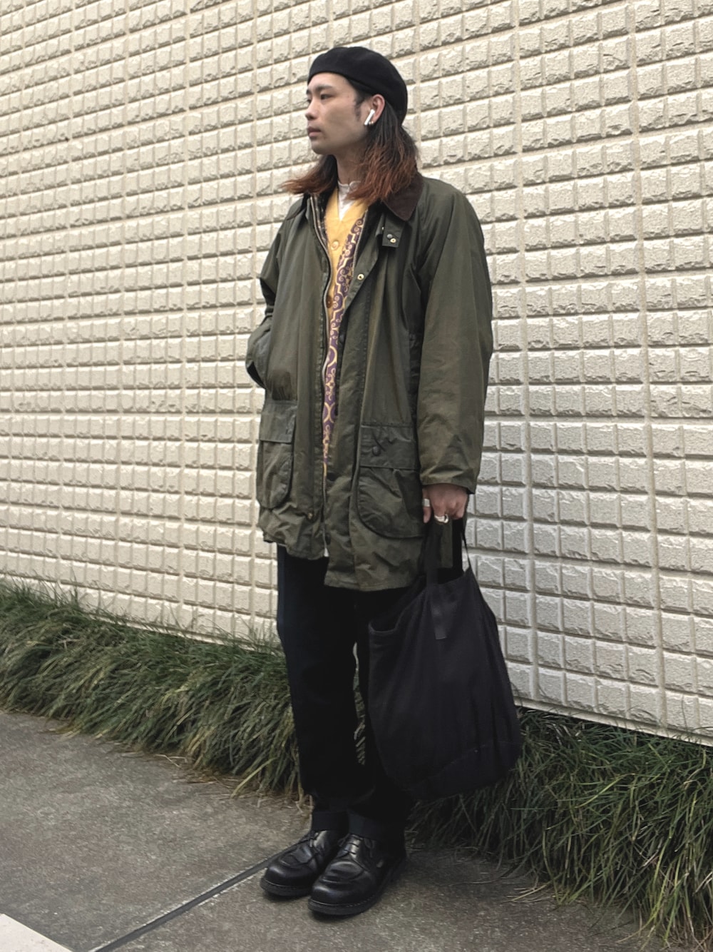「vintage、ヴィンテージ、ベレー帽、ヘルメットバッグ、パラブーツ、シャンボード、グランパシャツ、パジャマシャツ、バブアー、オイルドジャケット、テーラードジャケット、レイヤードスタイル」｜「Parabootの【Paraboot】CHAMBORD　パラブーツ　シャンボード（ドレスシューズ、ブラック系）」を使った、&GOMAさん（メンズ・171cm）の秋コーディネートの1枚目の写真