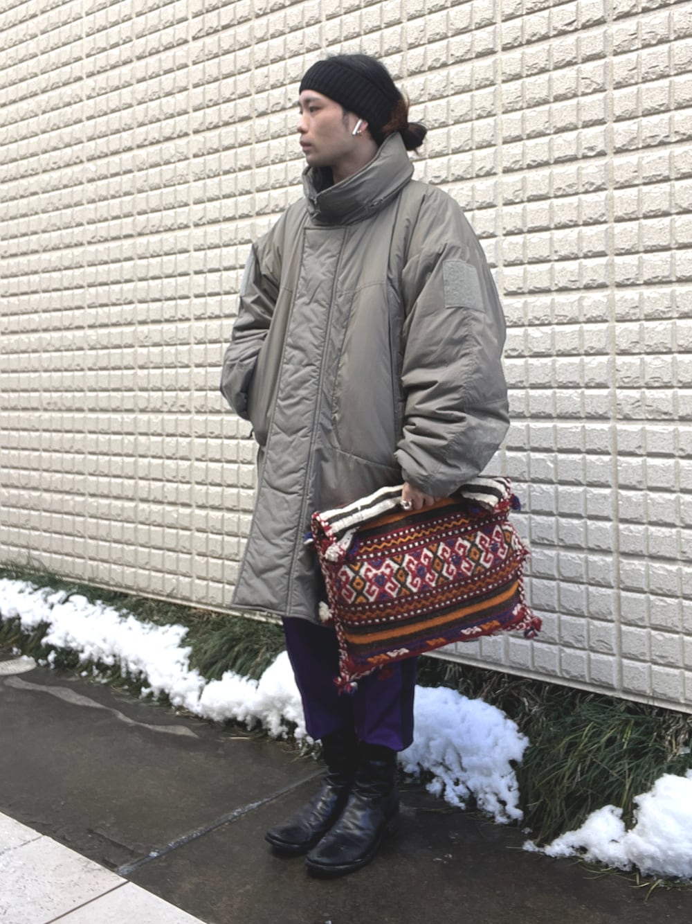 「vintage、ヴィンテージ、ヘアバンド、level7、モンスターパーカー、トラックパンツ、エスニック、ネイティブ柄、ブーツ、ブーツイン、レイヤードスタイル」｜「PREMIATAのアイテム（ブーツ、ブラック系）」を使った、&GOMAさん（メンズ・171cm）の冬コーディネートの1枚目の写真