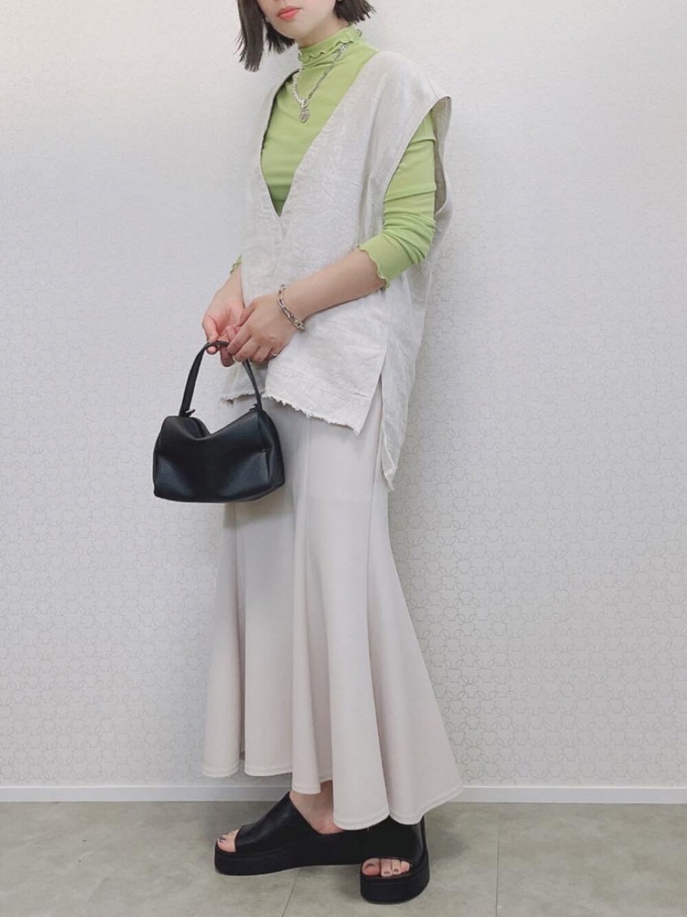SHENERY（シーナリー）の「リネンVネックベスト（ベスト）」 - WEAR