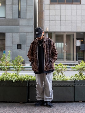 「アイテム（カーゴパンツ、グレー系）」を使った、matsuokaさん（メンズ・170cm）の春コーディネート