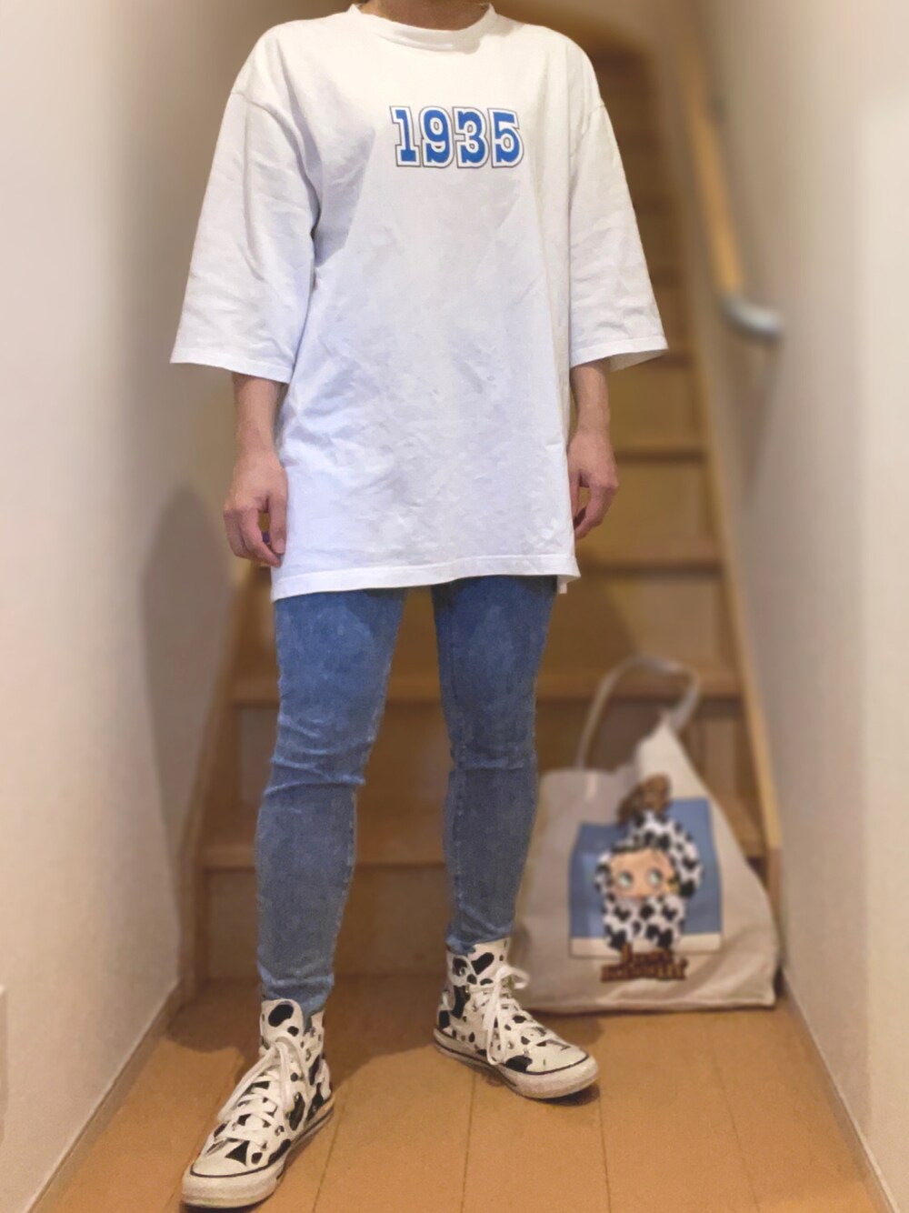 「シンプルコーデ、プチプラコーデ、コンバース、UNIQLO、BEN DAVIS、オーバーサイズ、デニム」｜「UNIQLOのデニムレギンスパンツ（丈標準73cm）（デニムパンツ、ブルー系）」を使った、うまちゃん🔰さん（レディース・158cm）の秋コーディネートの1枚目の写真
