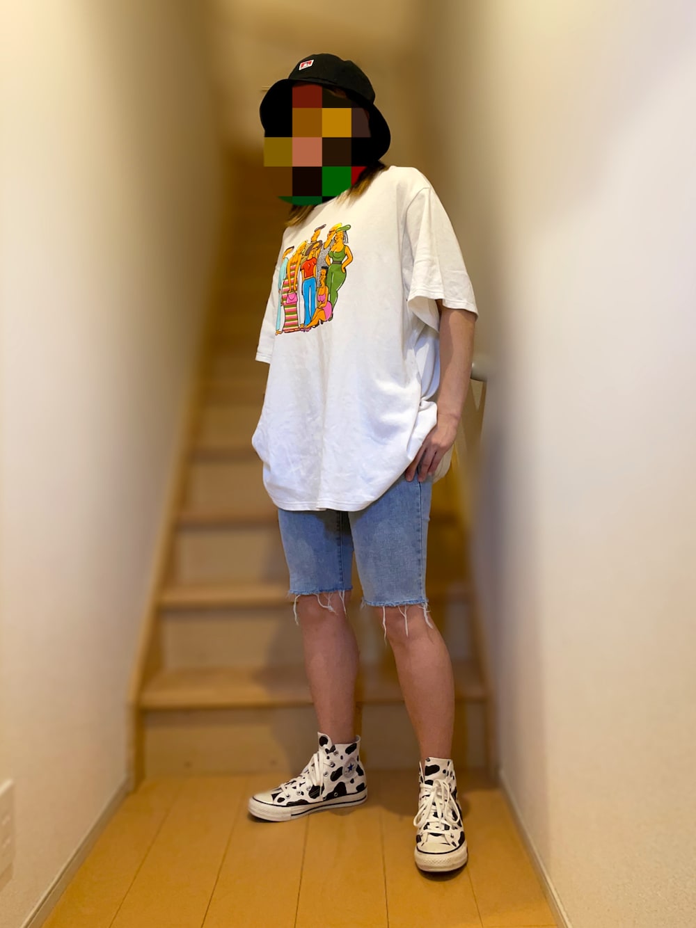 「ラクチンコーデ、ハーフパンツ、オーバーサイズ、コンバース、カジュアル、バケットハット、PUNYUS」｜「PUNYUSのPEOPLE Tシャツ（Tシャツ/カットソー、ホワイト系）」を使った、うまちゃん🔰さん（レディース・158cm）の秋コーディネートの1枚目の写真