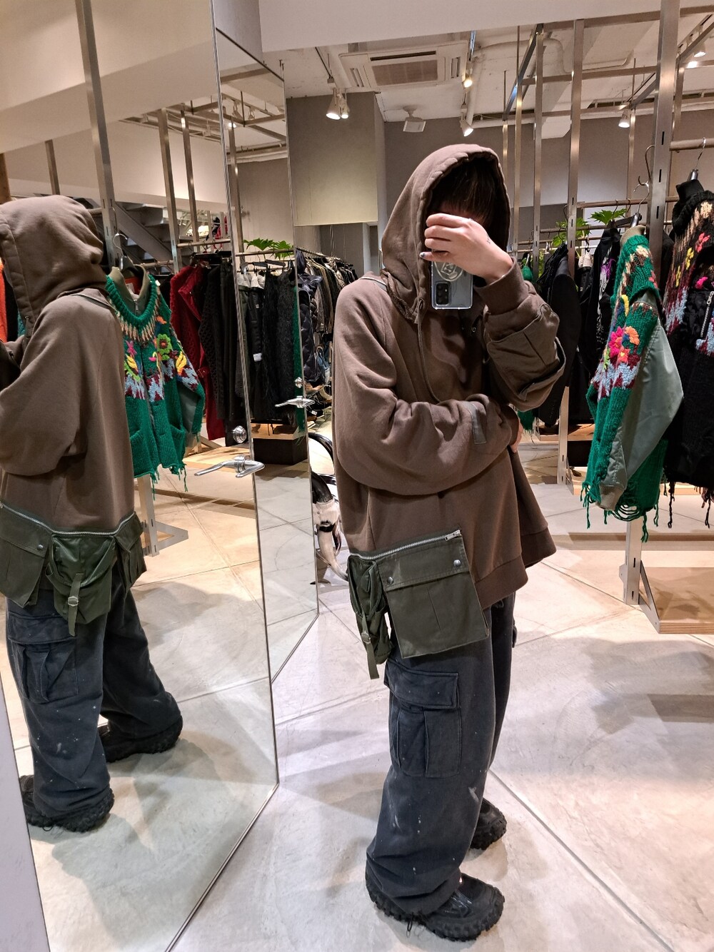 「BOW WOWのBOW WOW/バウワウ/SWEAT CARGO PANTS（カーゴパンツ、ブラック系）」を使った、Ko-taro-さん（メンズ・170cm）の秋コーディネートの1枚目の写真