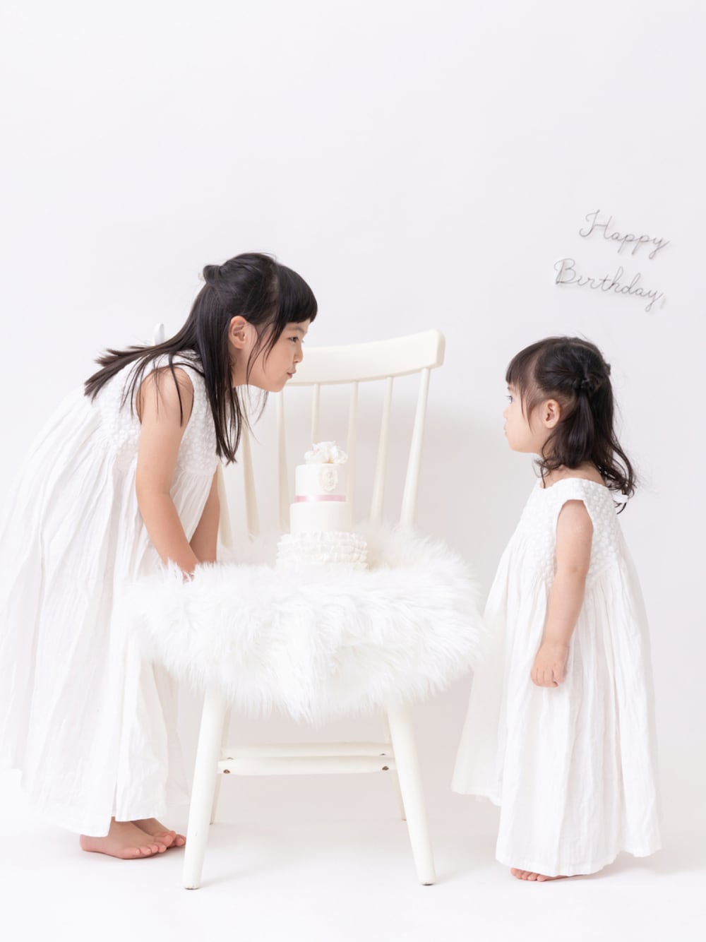 「ワンピース、handmade、birthday、2歳、5歳、白ワンピース、ホワイト」｜「happy 2nd birthday🎂のアイテム（その他、ホワイト系）」を使った、naa_booさん（キッズ・110cm）の秋コーディネートの1枚目の写真