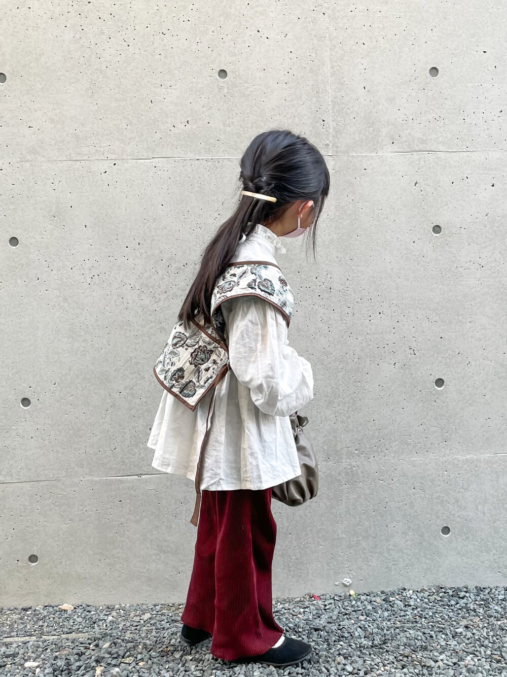 「chaleurのアイテム（シャツ/ブラウス、ホワイト系）」を使った、naa_booさん（キッズ・110cm）の春コーディネートの1枚目の写真