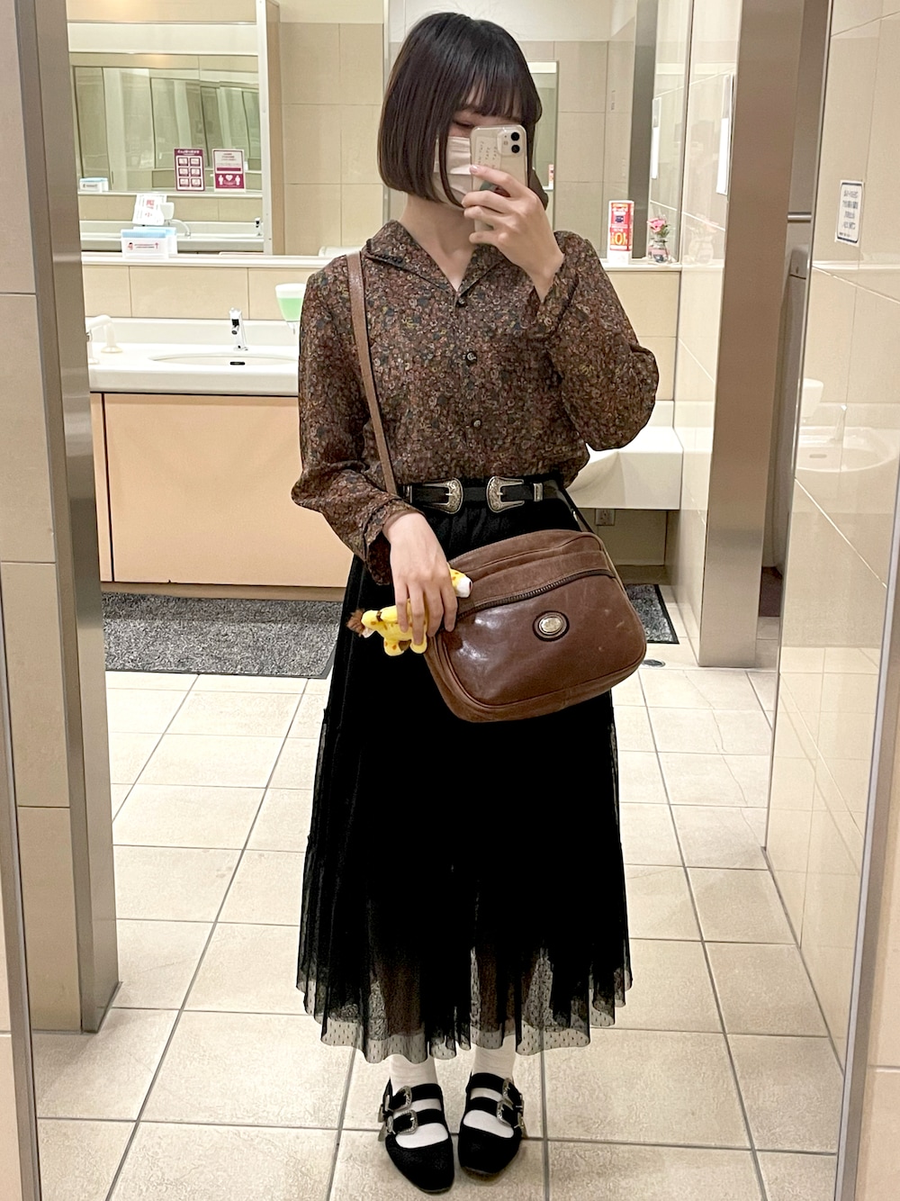「今日のコーデ、春服、プチプラコーデ、ロングスカート、おしゃれさんと繋がりたい、低身長、大人カジュアル、古着、古着好きな人と繋がりたい、ootd、ブラウス、レーススカート、ボブ」｜「ootdのアイテム（シャツ/ブラウス、ブラウン系）」を使った、 ぬ  んさん（レディース・155cm）の春コーディネートの1枚目の写真