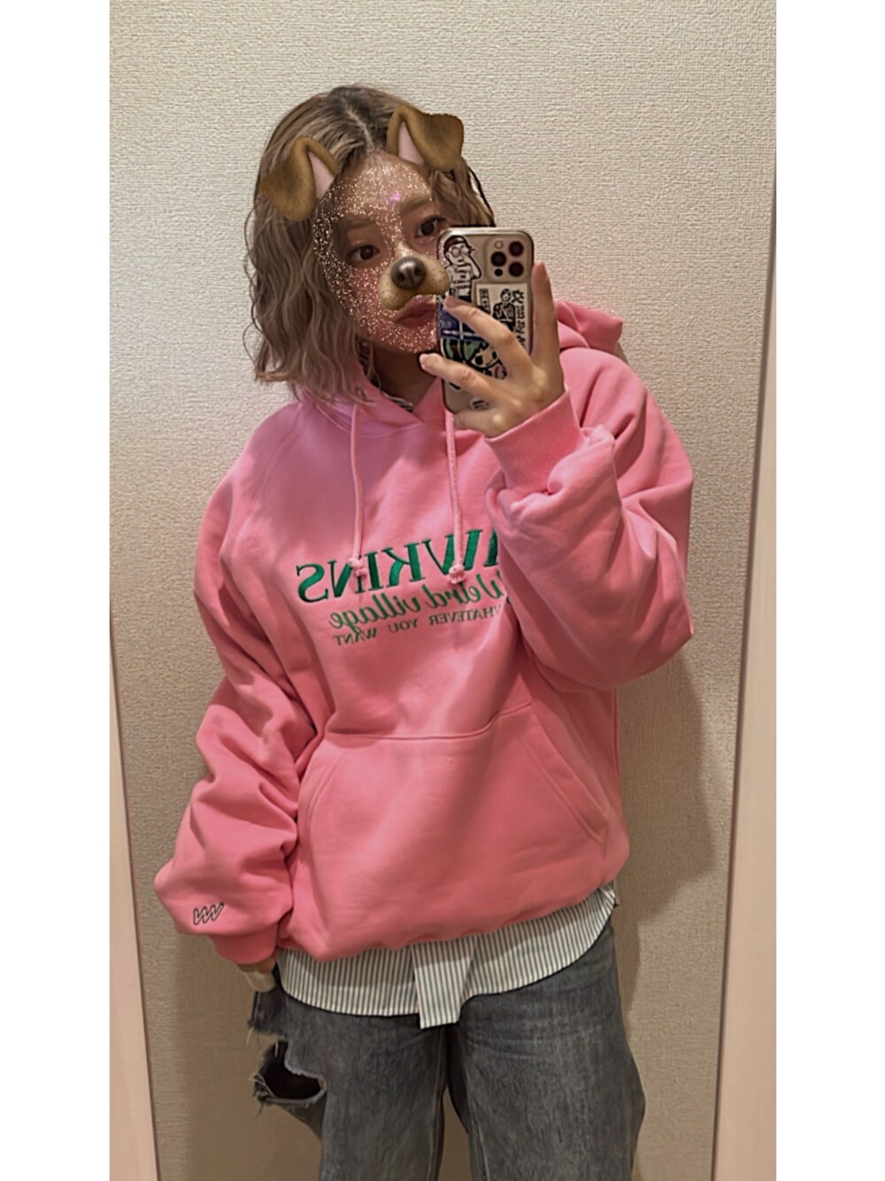 「パーカー、ストライプシャツ、シャツスタイル、休日スタイル、楽チンコーデ、カジュアルコーデ、おしゃれさんと繋がりたい、春服、ピンクコーデ、プチプラコーデ、ストライプ、ピンク×グリーン」｜「WV PROJECTのWV PROJECT/ダブリューブイプロジェクト Hawkins Hood JIHD7621（パーカー、ピンク系）」を使った、犬と服とわたくしさん（レディース・158cm）の冬コーディネートの1枚目の写真