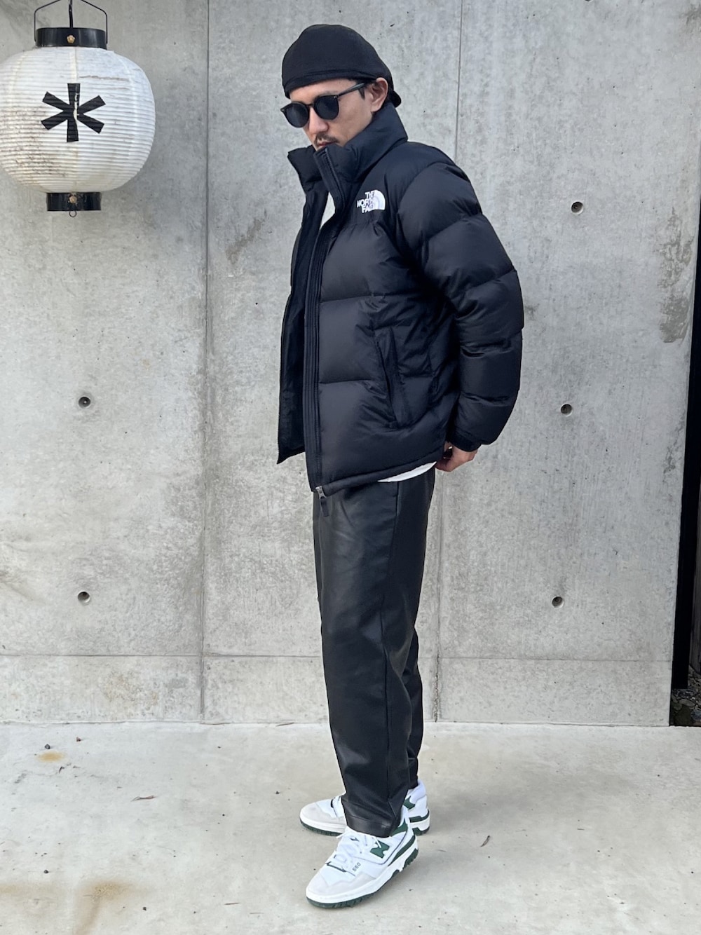 「大人カジュアル、冬コーデ、シンプルコーデ、おしゃれさんと繋がりたい、メンズファッション、ニューバランス550、ootd、ヌプシ、ノースフェイス、ダウンジャケット」｜「THE NORTH FACEのザ・ノース・フェイス メンズダウンジャケット / ヌプシジャケット（ダウンジャケット/コート、ブラック系）」を使った、Naoto さん（メンズ・170cm）の冬コーディネートの1枚目の写真