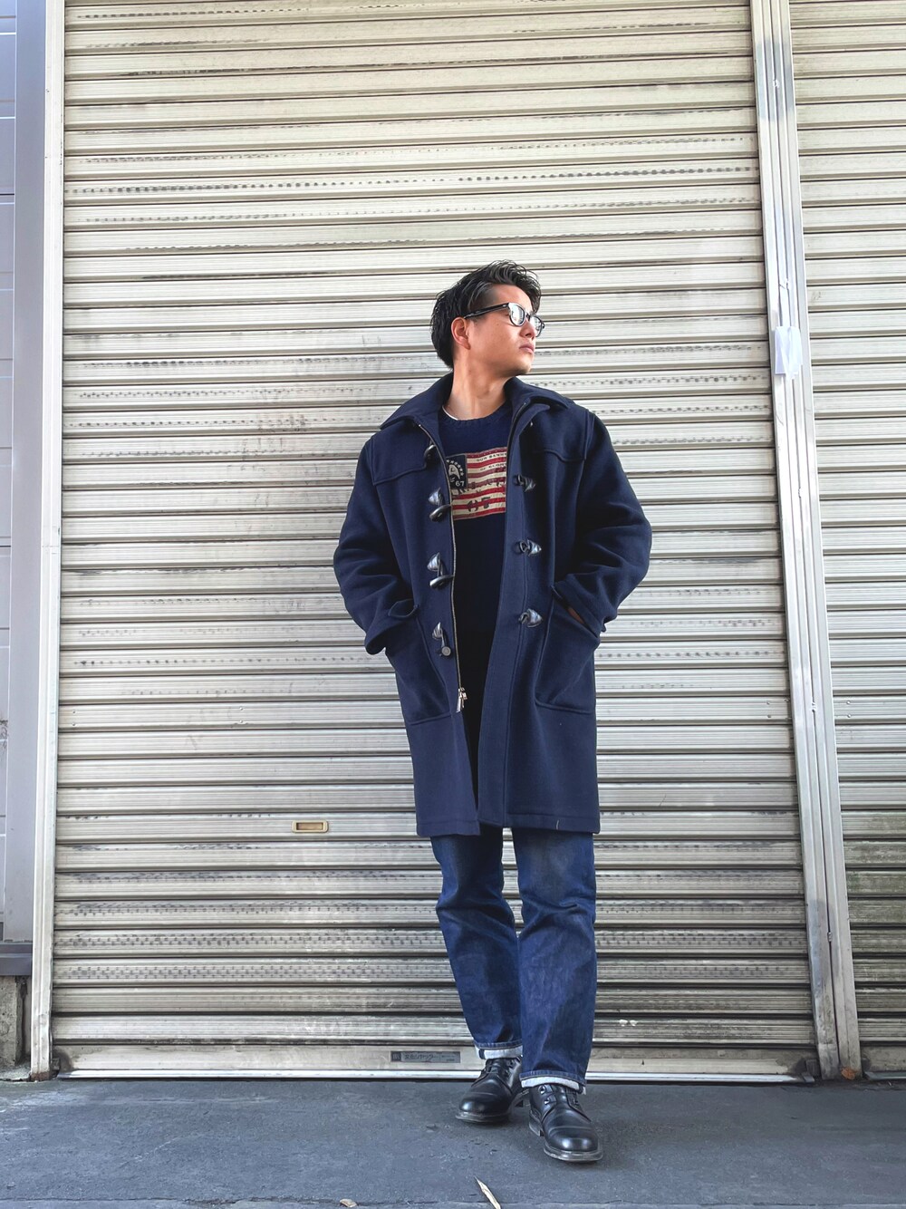 「ロングコート、休日スタイル、冬コーデ、お洒落さんとつながりたい、きれいめカジュアル、革靴、ポロラルフローレン、ブルックスブラザーズ、ニット、ダッフルコート、デニム、ネイビー」｜「BROOKS BROTHERSのアイテム（ダッフルコート、ブルー系）」を使った、yanshiさん（メンズ・175cm）の冬コーディネートの1枚目の写真
