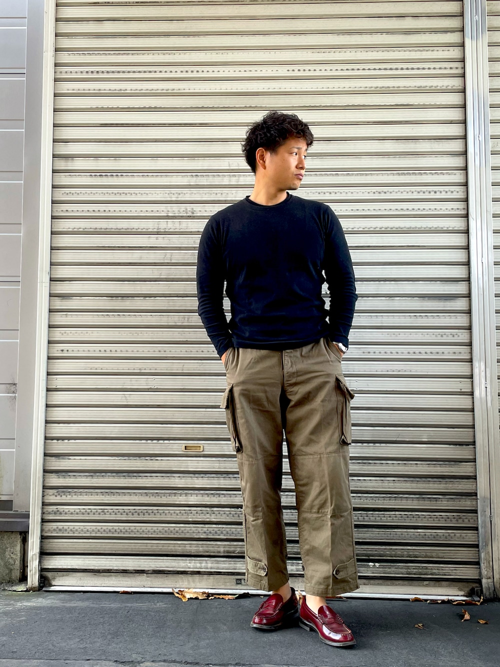 「休日スタイル、シンプル、秋冬コーデ、秋、ミリタリー、カーゴパンツ、m47、おしゃれさんと繋がりたい、カジュアル」｜「M47（復刻）のアイテム（カーゴパンツ、グリーン系）」を使った、yanshiさん（メンズ・175cm）の秋コーディネートの1枚目の写真