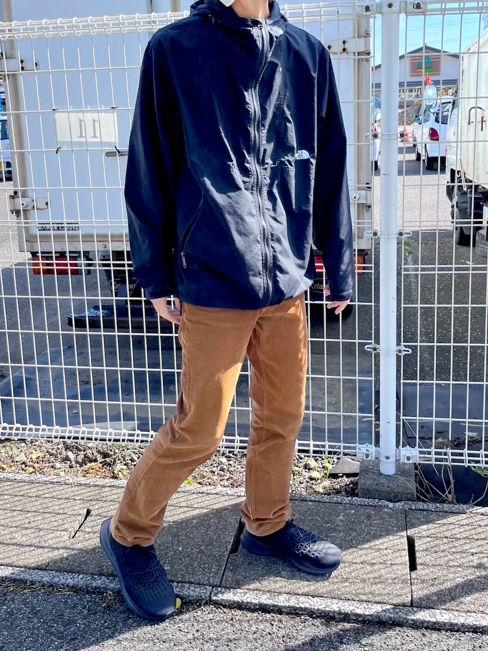 「秋冬コーデ、秋、休日スタイル、シンプル、きれいめカジュアル、お出かけコーデ、ストリート、キレイめ、コーデュロイパンツ、スニーカー、THE NORTH FACE、Levi's、PUMA、ナイロンジャケット、ootd」｜「Levi'sの511(TM)スリムフィット（その他パンツ、その他）」を使った、charch0906さん（メンズ・172cm）の秋コーディネートの1枚目の写真