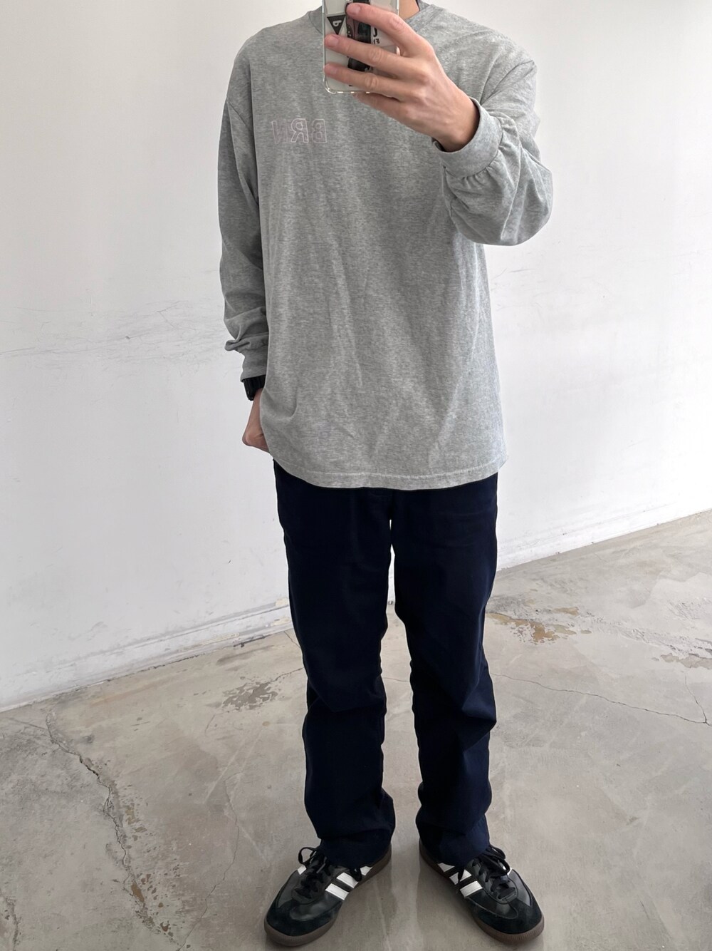 「新星WEARISTAにエントリー、メンズファッション、シンプルコーデ、冬コーデ、WEARyouthコーデ、きれいめカジュアル、大人カジュアル、お出かけコーデ、古着MIX、着回しコーデ、ootd、モノトーン、スニーカー、おしゃれさんと繋がりたい、今日のコーデ」｜「JAPAN BLUE JEANSのアイテム（チノパンツ、ブルー系）」を使った、charch0906さん（メンズ・172cm）の冬コーディネートの1枚目の写真
