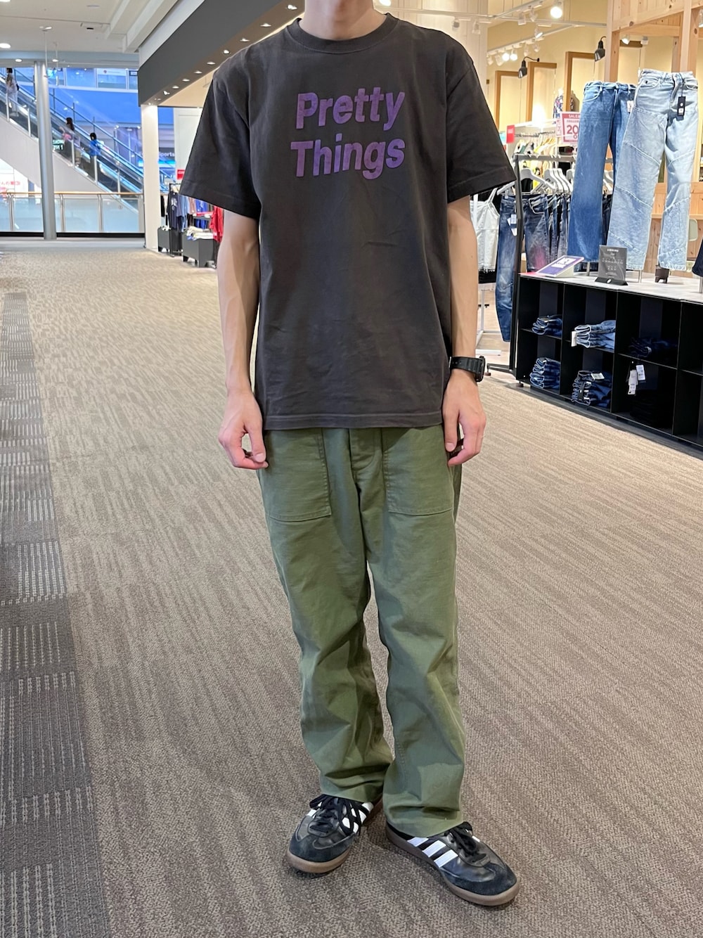 「お出かけコーデ、古着MIX、秋服準備はじめました、おしゃれさんと繋がりたい、休日コーデ、今日のコーデ、ootd、adidas、Tシャツ、カーゴパンツ、着回しコーデ、いいね、save、フォローお願いします🤑、アツいコーデ全部見せ」｜「WAIPER.incの復刻！米軍 初期型 HBTファティーグパンツ 13スターメタルボタン オリーブ WAIPER.inc【18WP39】（カーゴパンツ、グリーン系）」を使った、charch0906さん（メンズ・172cm）の夏コーディネートの1枚目の写真