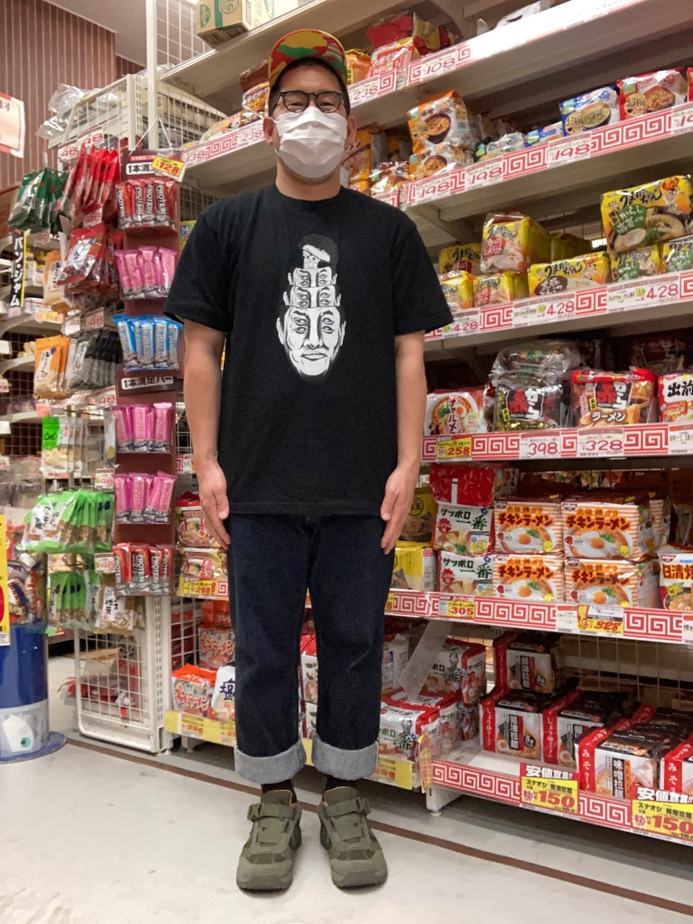 「おしゃれさんと繋がりたい、ファッションの力を信じよう、LANDLORD、Softmachine、電気グルーヴ、SOFTGROOVE、converse、デニム、石野卓球、ピエール瀧、BOKUHATANOSHII、THE UNION、Tシャツ」｜「LANDLORDのアイテム（キャップ、その他）」を使った、ノビ山本さん（メンズ・170cm）の秋コーディネートの1枚目の写真