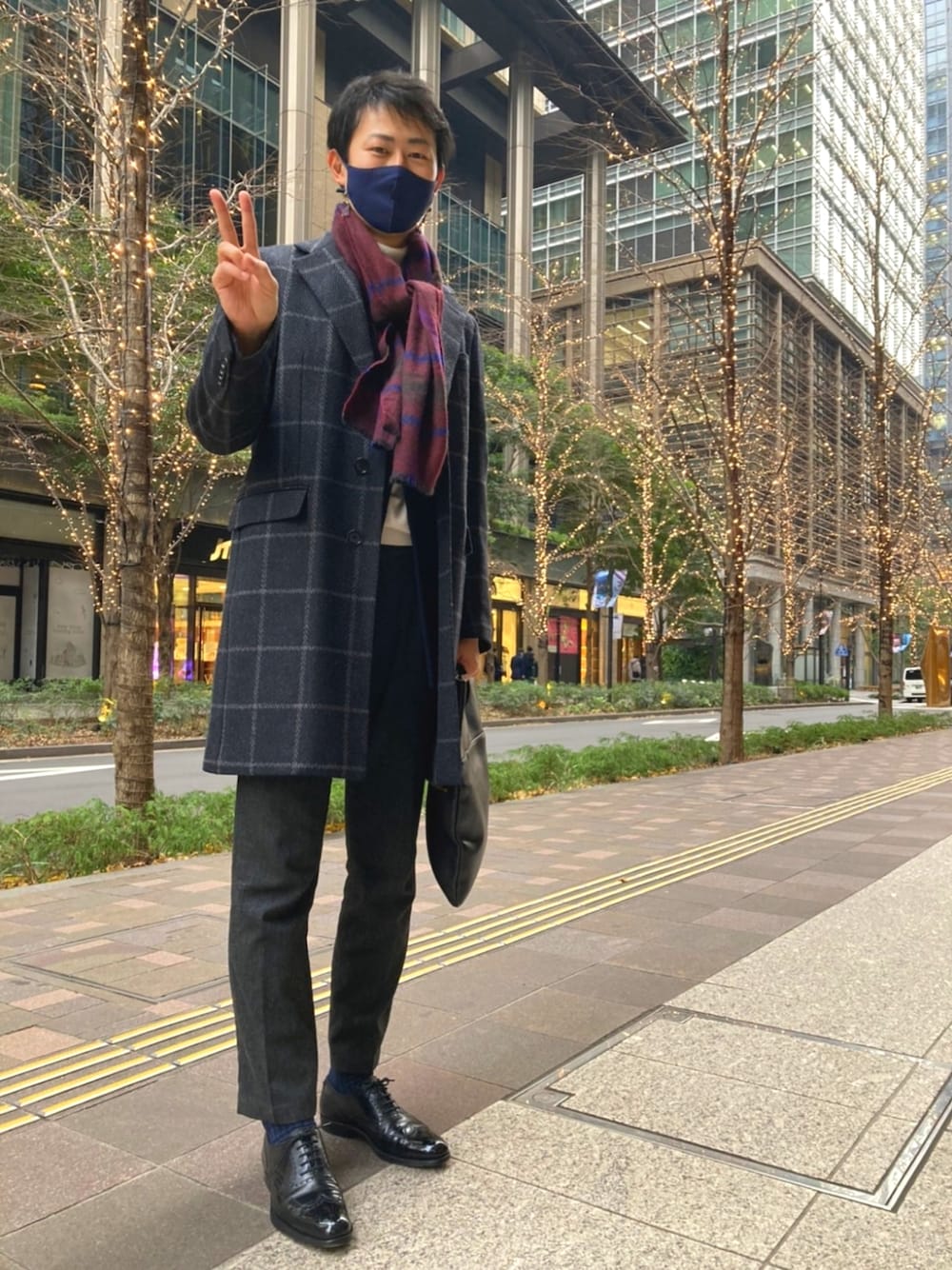 「オトナカジュアル、コート、大人コーデ、ペトリロ、c+、クロケット＆ジョーンズ、crockett&jones、千葉スペシャル、ハイシャイン、ドレスシューズ、冬コーデ、東京、清潔感、靴磨き、モノトーン」｜「C＋の
ＲＩＤ　ＳＭＩＬＥ　２プリーツウールパンツ（スラックス、グレー系）」を使った、kengoal@相互さん（メンズ・180cm）の冬コーディネートの1枚目の写真