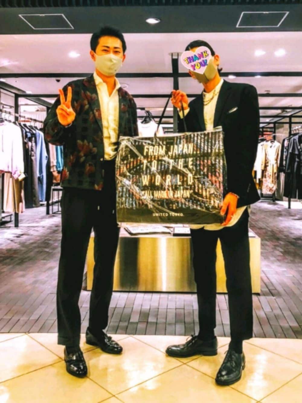 「コーチジャケット、花柄、フラワープリント、秋服、UNITEDTOKYO、きれいめカジュアル、脚長コーデ、チャコールグレー、ドレカジ、ドレッシー」｜「RING JACKET MEISTERのRING JACKET Model S-174V.B.Canonico2プリーツスラックス（スラックス、グレー系）」を使った、kengoal@相互さん（メンズ・180cm）の秋コーディネートの1枚目の写真