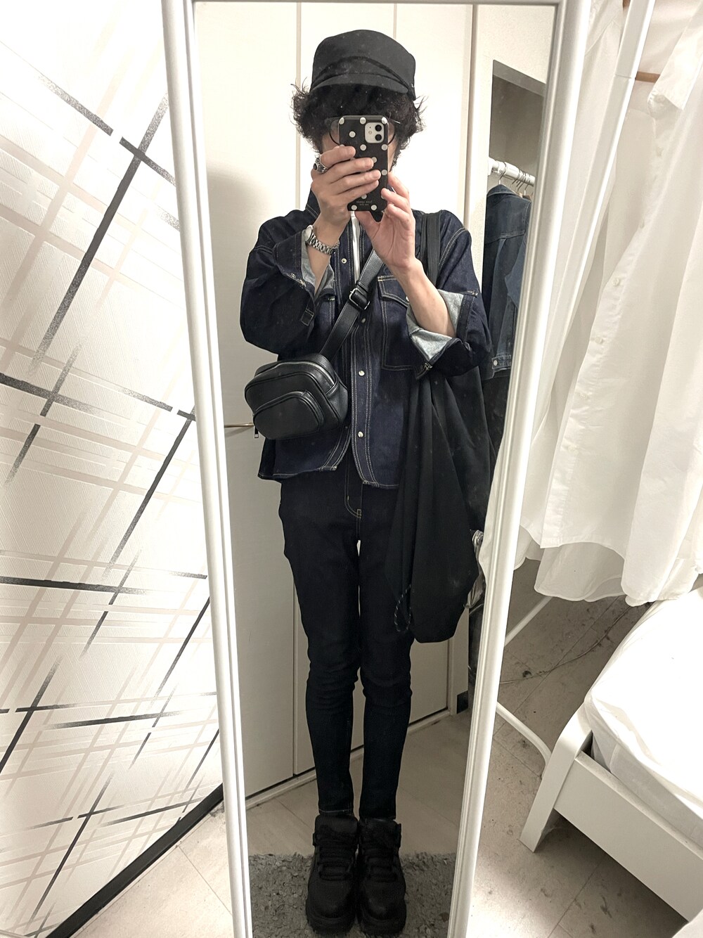 「秋コーデ、きれいめカジュアル、デニムオンデニム、ワークキャップ、Tシャツ、シャツジャケット、スキニーデニム、ダッドスニーカー、レディース男子、レディース男子部、CA4LA、SLY、EMODA、JEANASiS、moussy」｜「CA4LAのCOLLAR AST（キャップ、ブラック系）」を使った、藤枝蘭丸さん（メンズ・175cm）の秋コーディネートの1枚目の写真