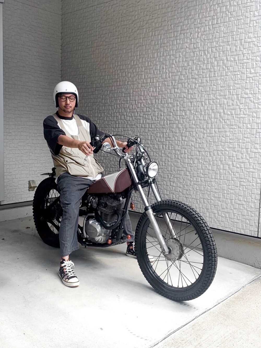 「niko and...のアイテム（ベスト、ベージュ系）」を使った、matoruさん（メンズ・174cm）の春コーディネートの1枚目の写真