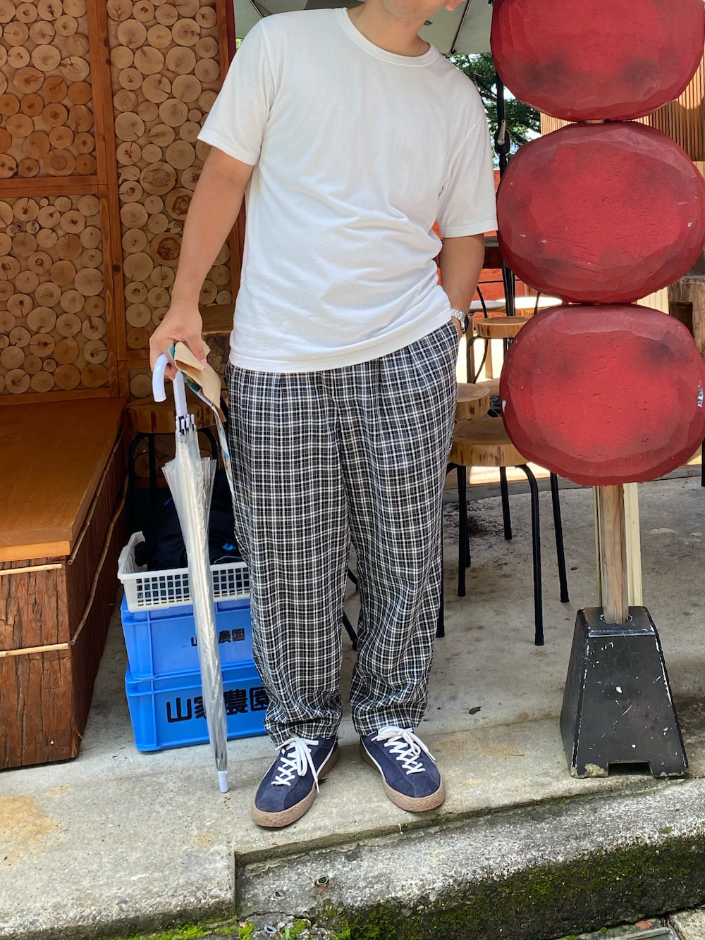「チェックパンツ、イージーパンツ、サマースタイル、UNIQLO U、PUMA、BEAMS、CASIO」｜「UNIQLOのクルーネックT（半袖）（Tシャツ/カットソー、ホワイト系）」を使った、TONGARIさん（メンズ・177cm）の夏コーディネートの1枚目の写真