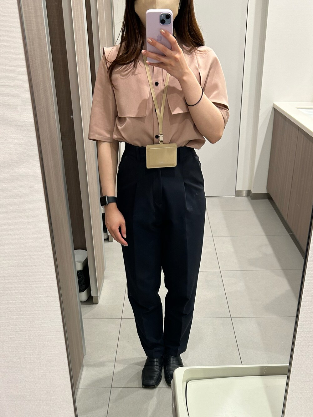 「KBFのilli　ワンタックスリムテーパードパンツ（その他パンツ、ブルー系）」を使った、くれなさん（レディース・157cm）の夏コーディネートの1枚目の写真