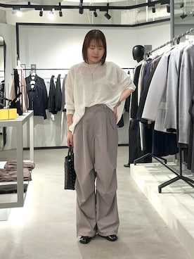 「Lui's（ルイス）のパラシュートスラックスパンツ（カーゴパンツ、ベージュ系）」を使った、YU さん（レディース・159cm）の春コーディネート