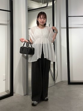 「Lui's（ルイス）のシアーギャザーVネックZIPブラウス（シャツ/ブラウス、ホワイト系）」を使った、YU さん（レディース・159cm）の夏コーディネート