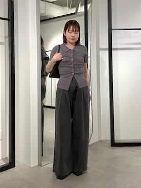 「Lui's（ルイス）の前ギャザーデザイン半袖ニットプルオーバー（Tシャツ/カットソー、グレー系）」を使った、YU さん（レディース・159cm）の夏コーディネート
