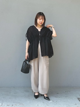 「Lui's（ルイス）のシアーギャザーVネックZIPブラウス（シャツ/ブラウス、ブラック系）」を使った、YU さん（レディース・159cm）の夏コーディネート