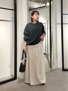「Lui's（ルイス）のアシッドウォッシュVネックスウェットプルオーバー（Tシャツ/カットソー、ブラック系）」を使った、YU さん（レディース・159cm）の秋コーディネート