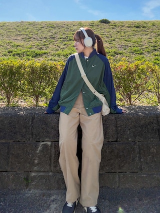 「NIKE（ナイキ）のナイキ スポーツウェア ウィメンズ オーバーサイズド バーシティ ジャケット / Nike Sportswear Women's Oversized Varsity Jacket IF0333-323 Fir（ブルゾン）」を使った、かほこ。さん（レディース・162cm）の春コーディネート