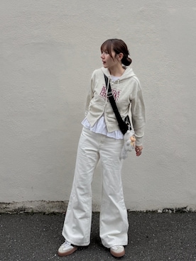 「MARITHE + FRANCOIS GIRBAUD（マリテフランソワジルボー）のW EMBROIDERY CLASSIC LOGO CROP HOODIE ZIPUP（パーカー、ベージュ系）」を使った、かほこ。さん（レディース・162cm）の春コーディネート