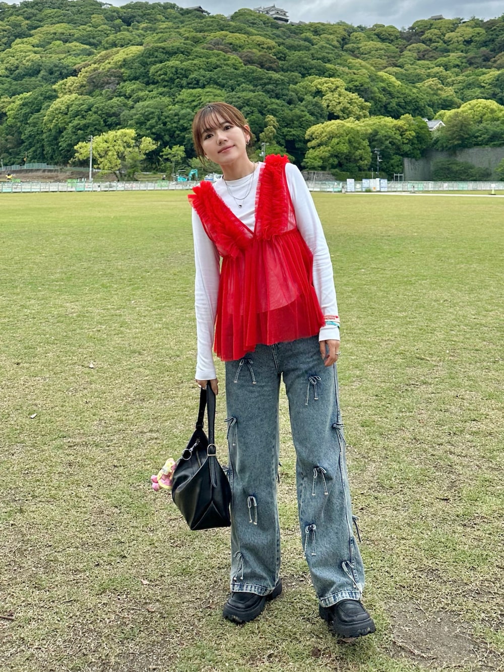 かほこ。さんの「チュールVネックトップス（coca（coca））」を使ったコーディネートの1枚目の写真