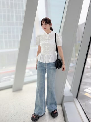 「THE YOn(ザヨン)のセミフレアストレッチデニムパンツ(デニムパンツ)」を使った、かほこ。さん(レディース・162cm)の夏コーディネート