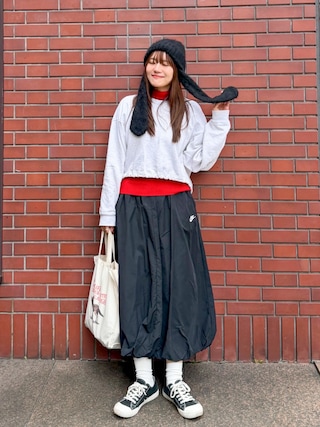 「NIKE（ナイキ）のナイキ スポーツウェア ウィンドランナー ウィメンズ スカート / Nike Sportswear Windrunner Women's Skirt IM7451-010 Black（スカート）」を使った、かほこ。さん（レディース・162cm）の秋コーディネート