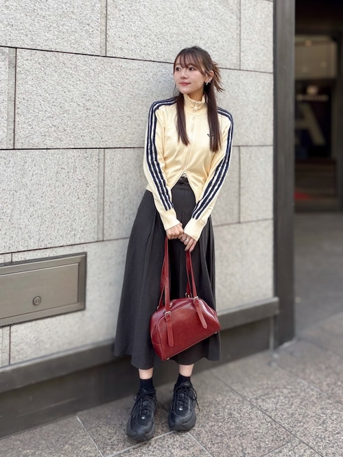 「NICE WEATHER(ナイスウェザー)の<adidas Originals>ニットファイヤーバードトラックトップ(カーディガン/ボレロ)」を使った、かほこ。さん(レディース・162cm)の秋コーディネート
