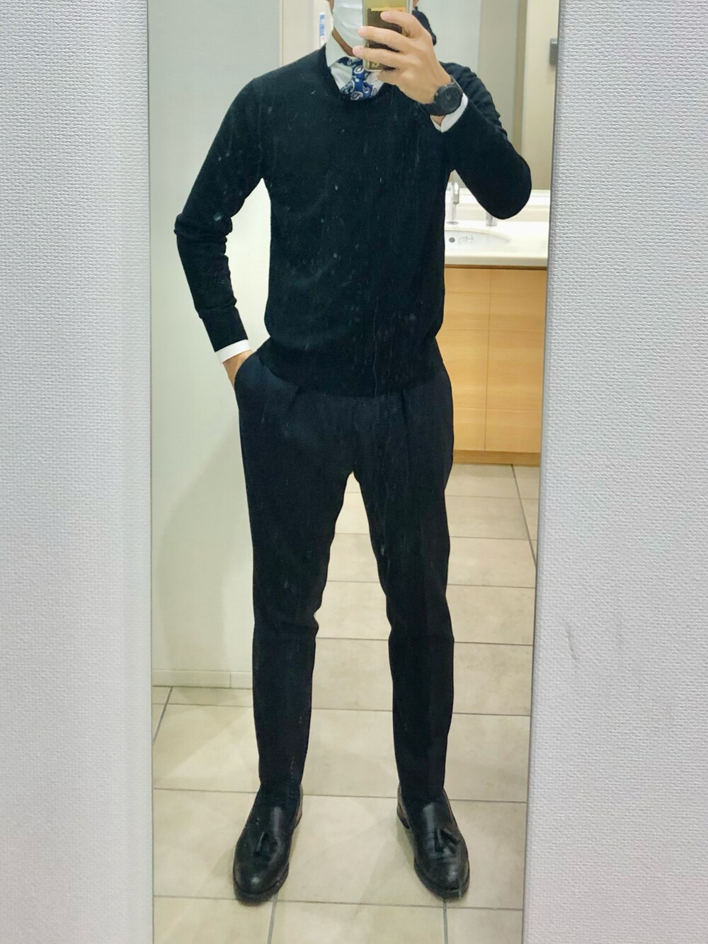 「出勤」｜「FRANCO BASSIのアイテム（ネクタイ、ブルー系）」を使った、RTさん（メンズ・177cm）の秋コーディネートの1枚目の写真