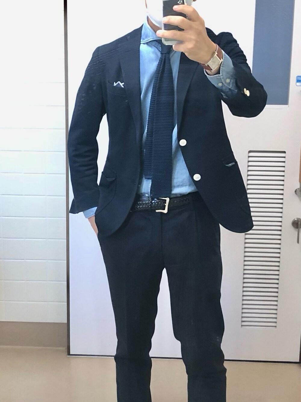 「出勤」｜「THE SUIT COMPANYのアイテム（ネクタイ、ブルー系）」を使った、RTさん（メンズ・177cm）の春コーディネートの1枚目の写真