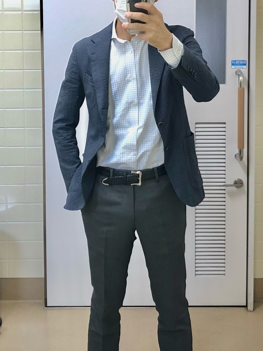 「出勤、クールビズ」｜「choyaのアイテム（ビジネスシャツ、ホワイト系）」を使った、RTさん（メンズ・177cm）の春コーディネートの1枚目の写真