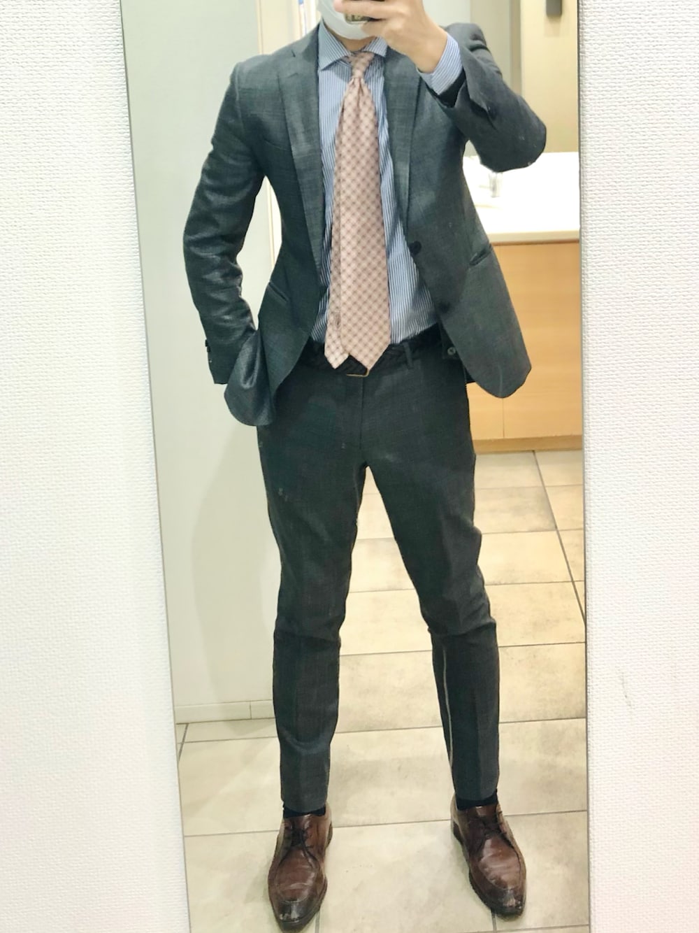 「出勤、セットアップ」｜「GUCCIのアイテム（ネクタイ、ピンク系）」を使った、RTさん（メンズ・177cm）の春コーディネートの1枚目の写真