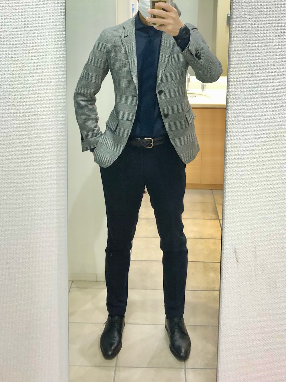 「出勤」｜「THE SUIT COMPANYのアイテム（ネクタイ、ブルー系）」を使った、RTさん（メンズ・177cm）の春コーディネートの1枚目の写真