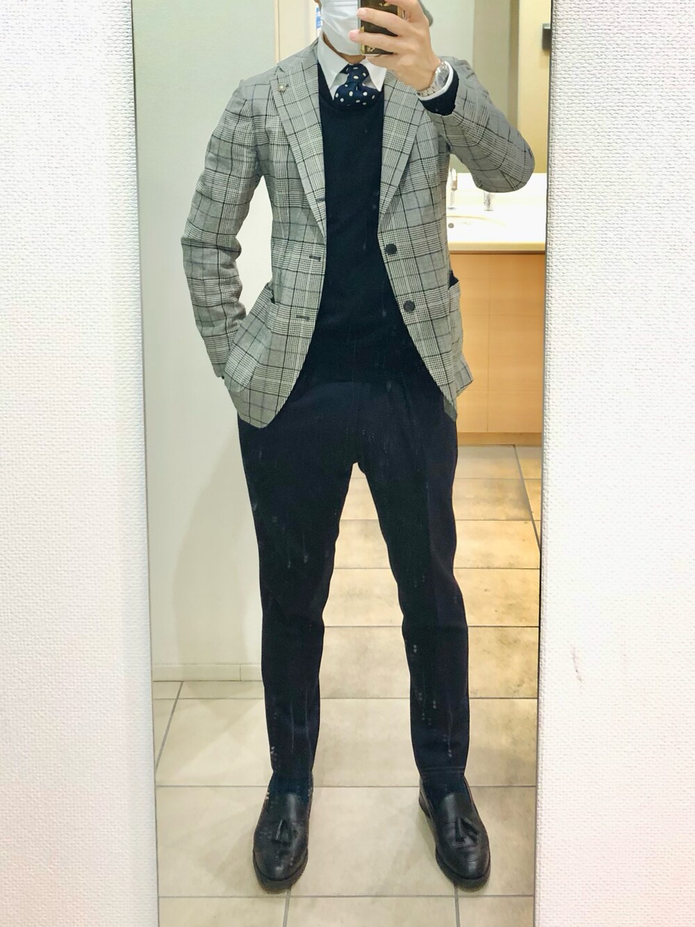 「出勤、グレンチェック」｜「BURBERRY BLACK LABELのアイテム（ネクタイ、ブラック系）」を使った、RTさん（メンズ・177cm）の冬コーディネートの1枚目の写真