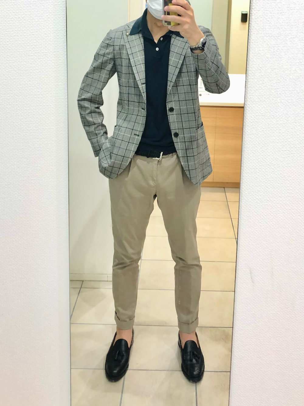 「出勤、クールビズ」｜「BEAMS Fのアイテム（ポロシャツ、ブラック系）」を使った、RTさん（メンズ・177cm）の春コーディネートの1枚目の写真