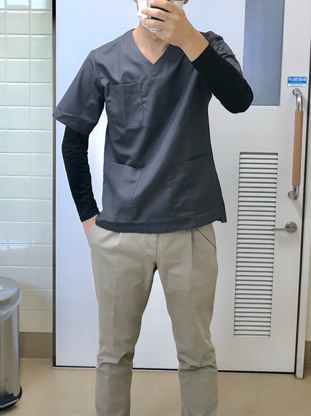 「スクラブ」｜「classicoのアイテム（トップス、グレー系）」を使った、RTさん（メンズ・177cm）の夏コーディネートの1枚目の写真